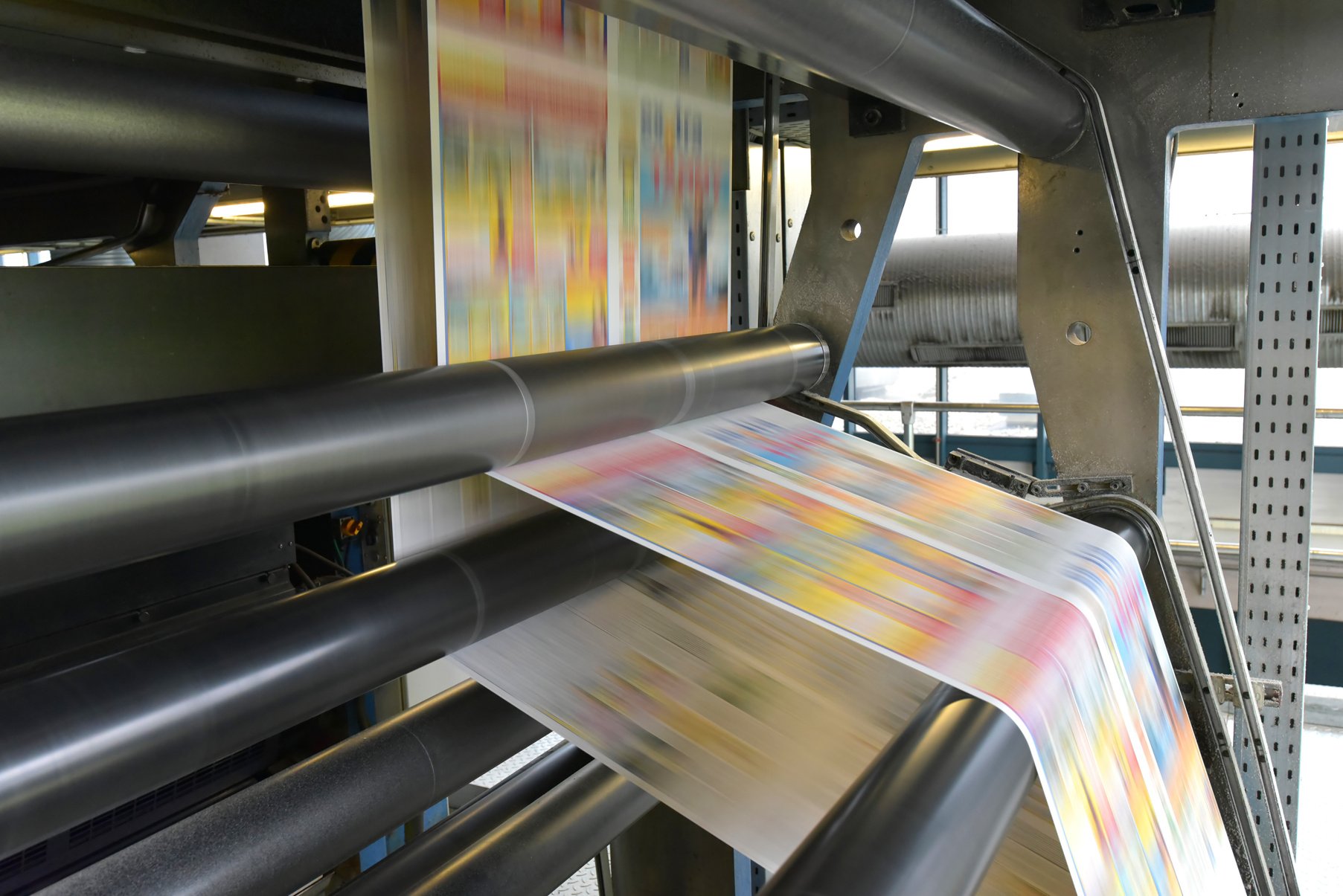 printing of coloured newspapers with an offset printing machine at a printing press company